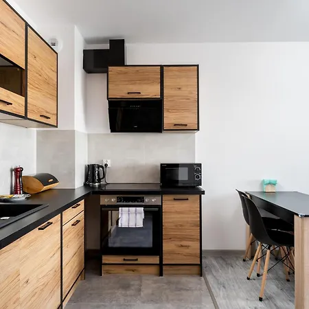 Gusta Cosy Apartment By Bookinghost-3