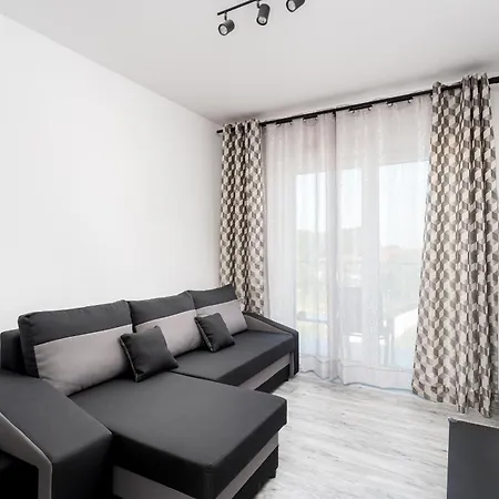 Gusta Cosy Apartment By Bookinghost-2